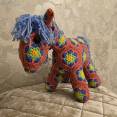 20251027_230457.jpg (294.45 КБ) 417 просмотров Эту лошадку назвала клубникой<br />Все цвета соответствуют сезону, спелости, небу<br />И в ушке у лошадок по клубничке/земляничке))))