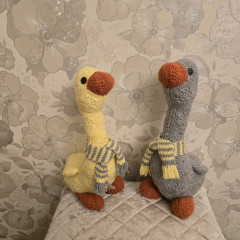 Довязала шарфики, теперь им не страшен холод)))