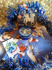 Во-первых, посмотрите, как все гармонирует в синих тонах!