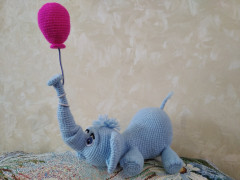 СЛОНИК попой к верху (2021).<br />Один живёт под Питером, второй тоже у родственников.