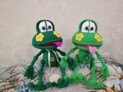 Лягушата КВАК от Леночки Беловой (2021)<br />Спасибо ей огромное! Лягушата ушли через лотерейку на ура, а деньги в помощь фронту.