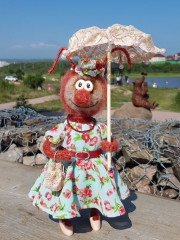 Мадама на прогулке.