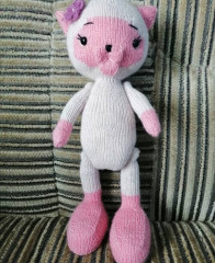 Screenshot_20230203_171207.jpg (295.5 КБ) 6002 просмотра Кошечка спицами,<br />Связана по мк @polushkabunny<br />Связана в подарок