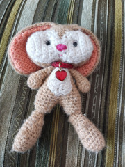 16503448165757636794233172962787.jpg (298.78 КБ) 5351 просмотр Этого зайчика связал мой сын, а я пока только в процессе. Немного не в тему, темы "зайцы" не нашла