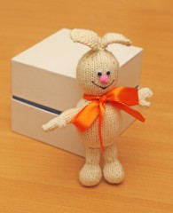 Op7CE6KHCLc.jpg (149.7 КБ) 15016 просмотров Этот заяц связан в он-лайне Морковка "party" с Еленой Дорш