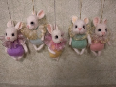 IMG_20221003_002708.jpg (215.41 КБ) 5031 просмотр Эти милые малыши, воздушно-зефирные, связаны по мк Светланы Комаровой. Описание понятны, доступны, вязать легко и приятно, результат радует.