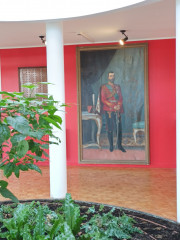 портрет Николая 2 на входе
