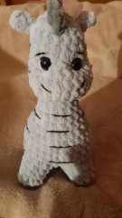 20230511_035219.jpg (144.3 КБ) 9674 просмотра Маленькая зеброчка, связана из плюшевой пряжи, высота 15 см.